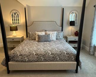 Universal 4 King poster bed