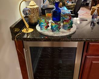 Wine refrigerator