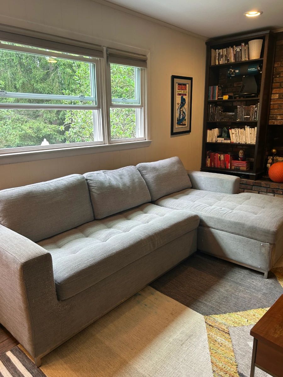 Article sectional w/sleeper and storage