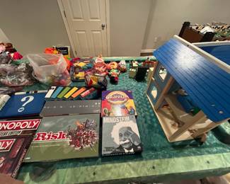 Tons of toys and games - some brand new