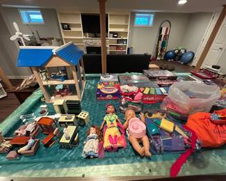 Tons of toys and games - some brand new