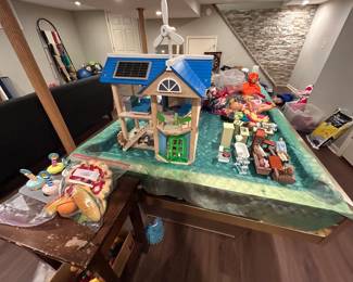 Tons of toys and games - some brand new