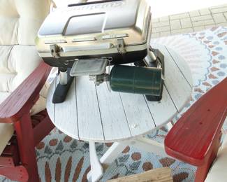 Round table, Cuisinart grill