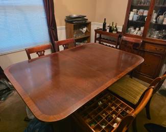 Duncan Pfyfe dining table. Comes with 6 chairs.