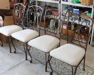 Round Glasstop Kitchen set with 4 chairs