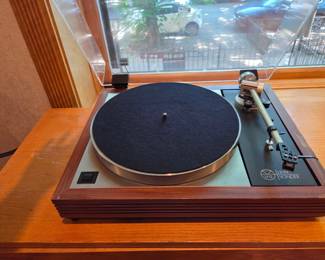 Linn Sondek LP12 turntable with speakers Sara $3000