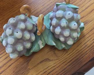 Pfaltzgraff Grape Salt and Pepper Shakers