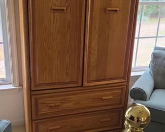 Pre-Sale Item. Call/text 540-792-1914 to set up an appointment. Lexington Oak Armoire Dresser