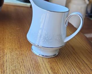 Noritake Cumberland Creamer
