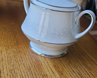 Noritake Cumberland Sugar Bowl with Lid