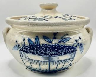 2010 Salmon Falls Stoneware “Blueberry Basket” Salt-Glazed Pottery Bean Pot with Lid