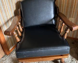 Vintage Ethan Allen chair with 2 sets of vinyl cushions