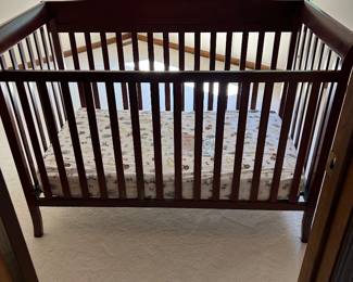 Convertible crib
