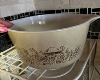 Vintage Pyrex Forest Fancies Mushrooms
