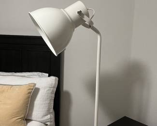WHITE FLOOR LAMP