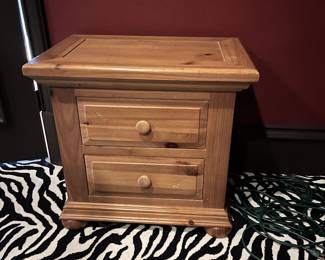BROYHILL FONTANA NIGHTSTAND END TABLE MIRROR