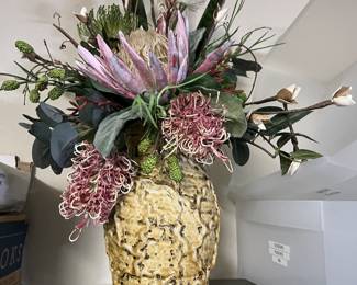 FLORAL ARRANGEMENT