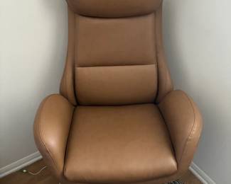 Leather chair from homegoods new and in good condition $75