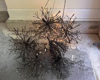 M2 - $40. LED Lighted Starburst Balls. 4 Large & 2 Small.