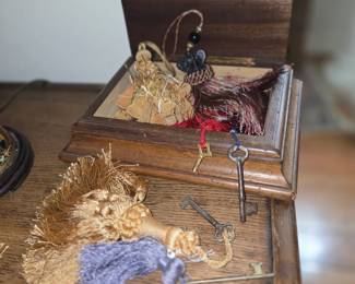 Decorative tassles