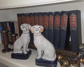 Labrador Retrievers dog figurine. Vintage spools