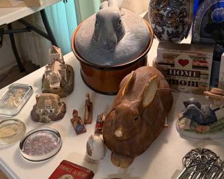 Casserole SECLA Rabbit Dish; Prince Albert Crimp cut tobacco tin