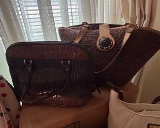 Woven straw tote bag; 