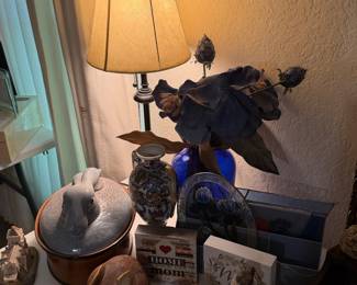 Stained glass flowers, lamp, various decor