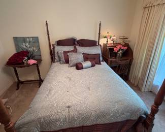 4 poster full size bed with comforter and throw pillow set