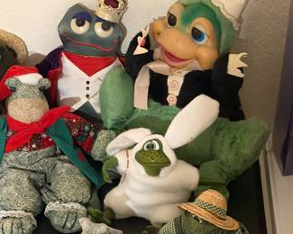 Stuffed frog toys