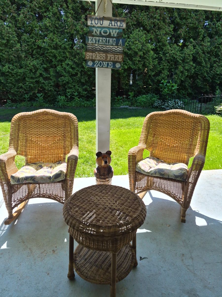 resin wicker rockers with table