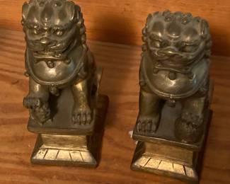 foo dogs