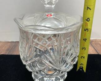 Lead crystal biscuit barrel