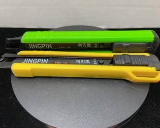 2 utility knives