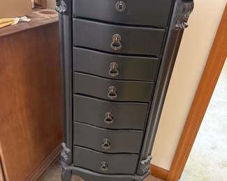 Jewelry box