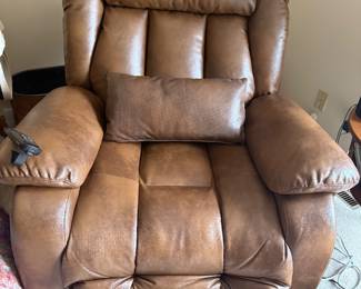 Lift chair excellent condition