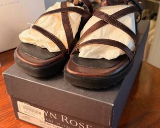 New In Box Taryn Rose Taylor-Tuxedo chocolate brown sandals, Size EU 38