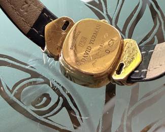Vintage ladies David Yurman wrist watch marked 750 with leather band and in excellent working condition