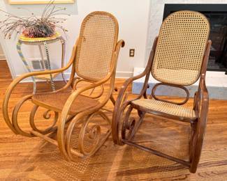 Two vintage Thonet bent wood rocking chairs, both in excellent condition 