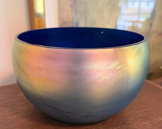 Gorgeous Steven Maslach art glass bowl and wine goblets