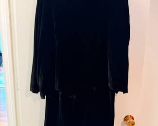 A sampling of the large selection of women’s Eskandar clothing, mostly tops.  Sizes are 0-1.  Materials are silk, linen, camel hair, cashmere and wool