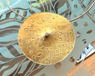 Celestial pendant necklace marked 750 (18kt gold) set with diamonds