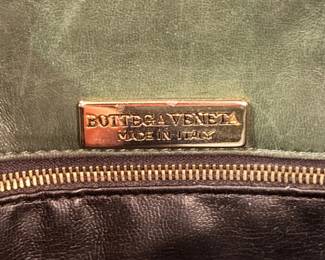 Vintage Bottega Veneta Intracciato leather shoulder bag featuring the brand’s iconic woven design in dark green