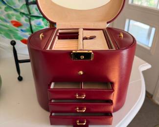 Wolf Designs genuine leather locking jewelry case