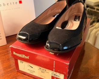New In Box vintage BeautiFeet Agate VIP suede & patent leather shoes, Size EU 39