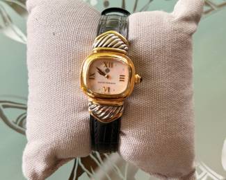 Vintage ladies David Yurman wrist watch marked 750 with leather band and in excellent working condition