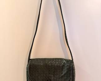 Vintage Bottega Veneta Intracciato leather shoulder bag featuring the brand’s iconic woven design in dark green