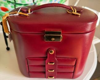 Wolf Designs genuine leather locking jewelry case