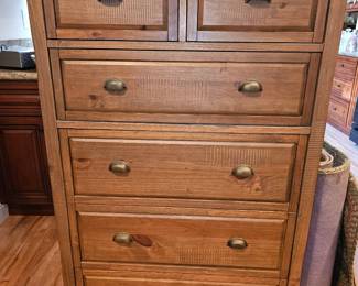chest of drawers