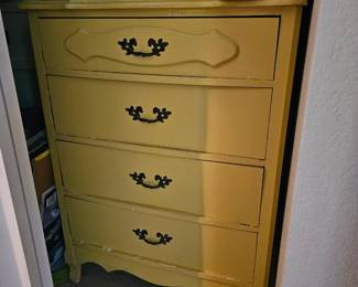 chest of drawes